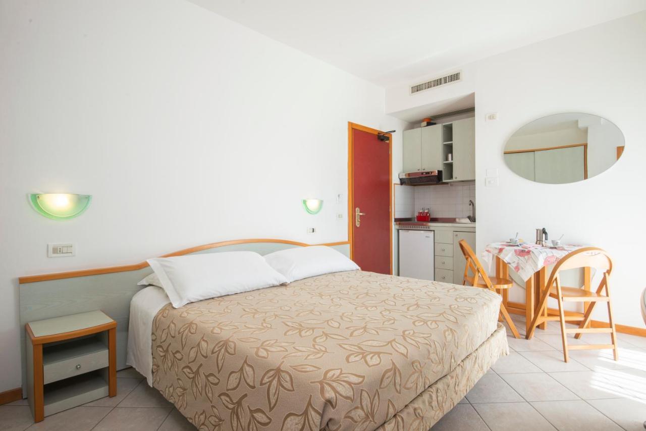 Hotel Residence Imperial Misano Adriatico Exterior foto
